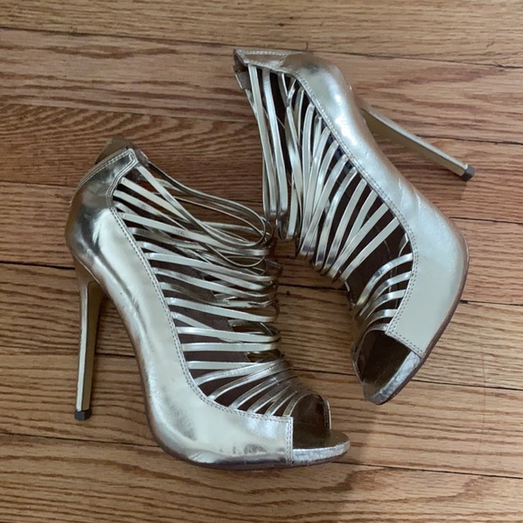 Steve Madden Shoes - Steve Madden “messy” heels